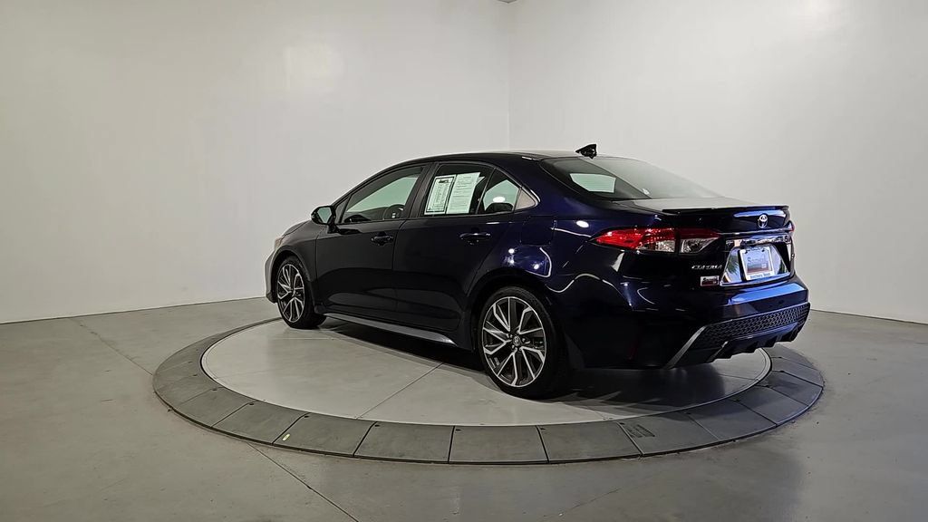Used 2021 Toyota Corolla SE w/ SE Premium Package FWD image 3
