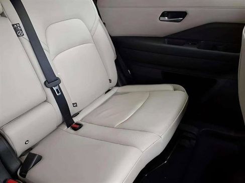 Certified 2023 Nissan Pathfinder SL w/ Lighting Package (N92) image 18