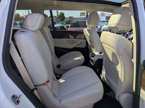 Used 2024 Mercedes-Benz GLS 450 4MATIC image 35