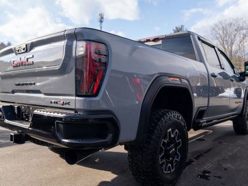 Used 2024 GMC Sierra 2500 AT4X image 8
