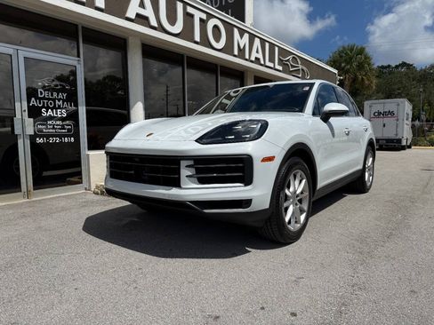 Used 2024 Porsche Cayenne AWD/4WD image 3
