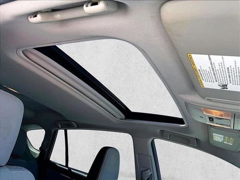 Used 2017 Toyota RAV4 XLE FWD image 17