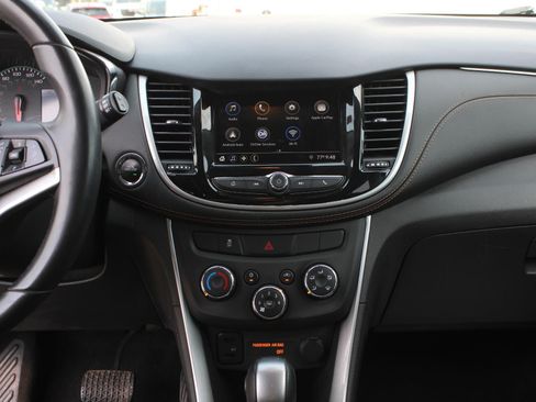 Used 2019 Chevrolet Trax LT w/ LT Convenience Package AWD/4WD image 12