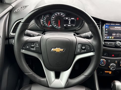 Certified 2022 Chevrolet Trax LT w/ Premium Seat Package image 5