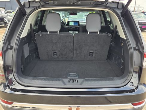 Used 2025 Lincoln Aviator 2WD image 11