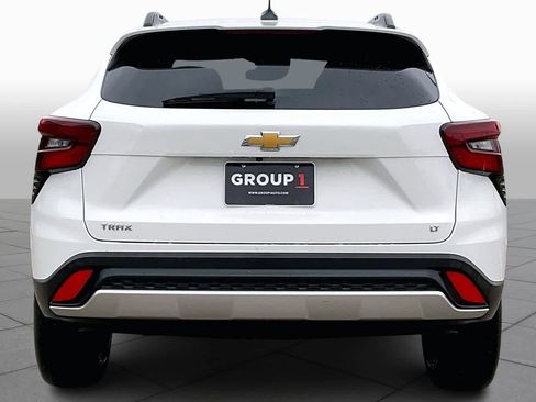 Certified 2025 Chevrolet Trax LT image 6