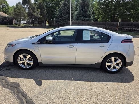Used 2011 Chevrolet Volt Premium w/ Premium Trim Package FWD image 2