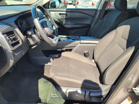 Used 2024 Nissan Rogue S AWD/4WD image 16