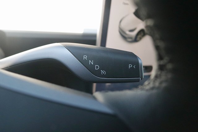 Used 2021 Tesla Model Y Long Range AWD/4WD image 18
