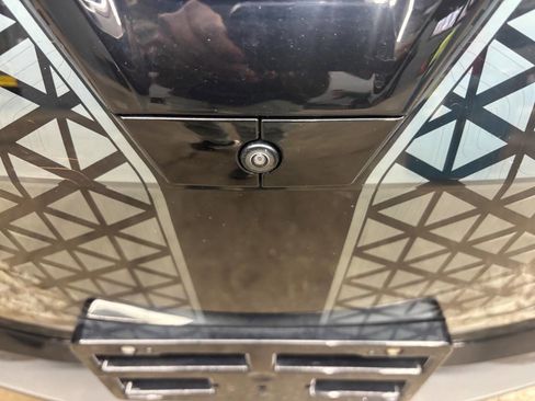 Used 2024 BMW iX xDrive50 w/ Premium Package image 8