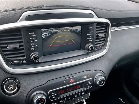 Used 2020 Kia Sorento EX image 19