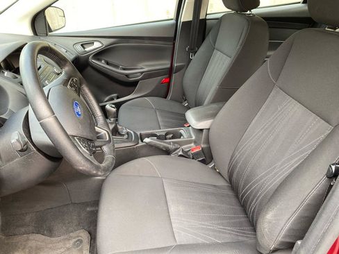 Used 2016 Ford Focus SE w/ SE Sport Package FWD image 7