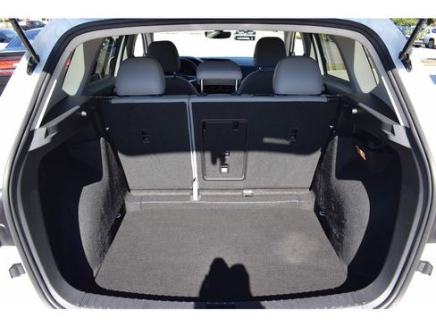 Used 2023 Volkswagen Taos SE w/ Panoramic Sunroof Package image 44