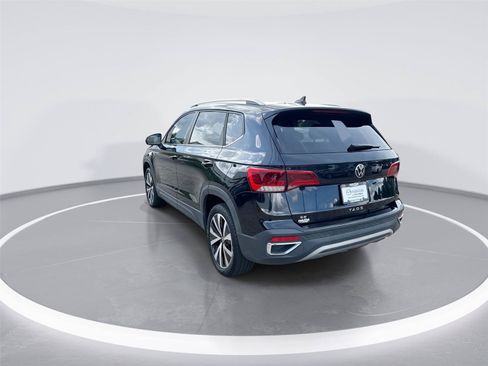 Used 2022 Volkswagen Taos SE FWD image 7