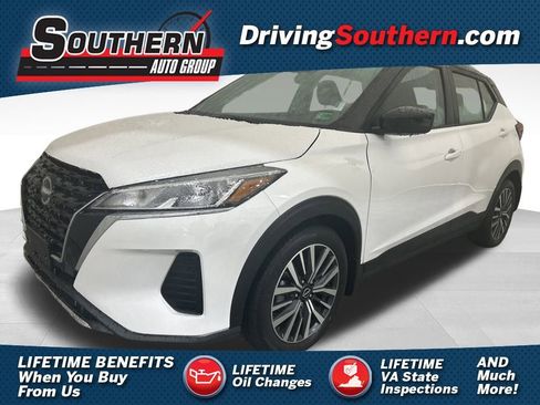 Used 2022 Nissan Kicks SV image 1