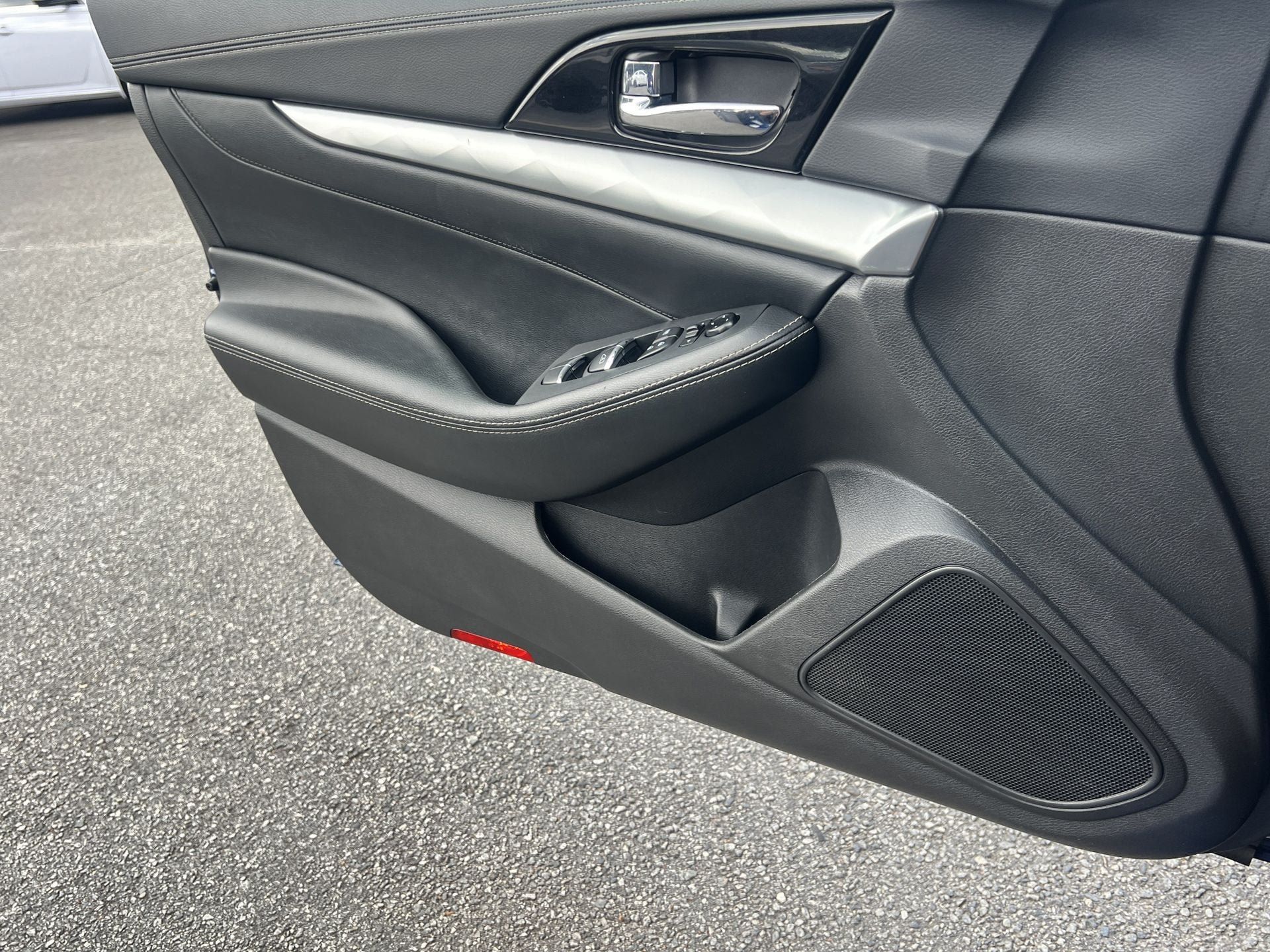 Used 2023 Nissan Maxima SL FWD image 16