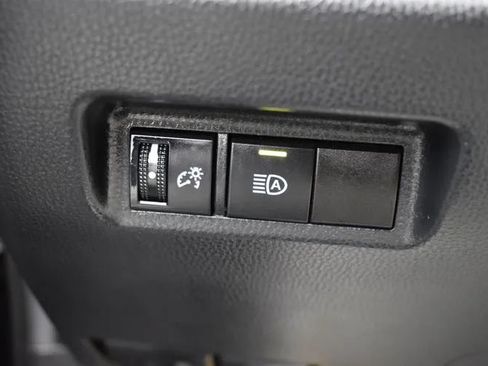 Used 2020 Toyota RAV4 LE FWD image 22