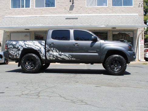 Used 2011 Toyota Tacoma PreRunner w/ TRD Sport Pkg w/JBL Audio image 8