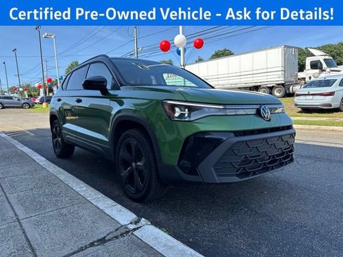 Used 2025 Volkswagen Taos SE AWD/4WD image 6