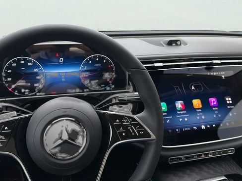 New 2026 Mercedes-Benz E 350 4MATIC Sedan image 14