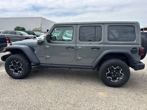 Used 2022 Jeep Wrangler Unlimited Rubicon 4xe w/ Cold Weather Group AWD/4WD image 8