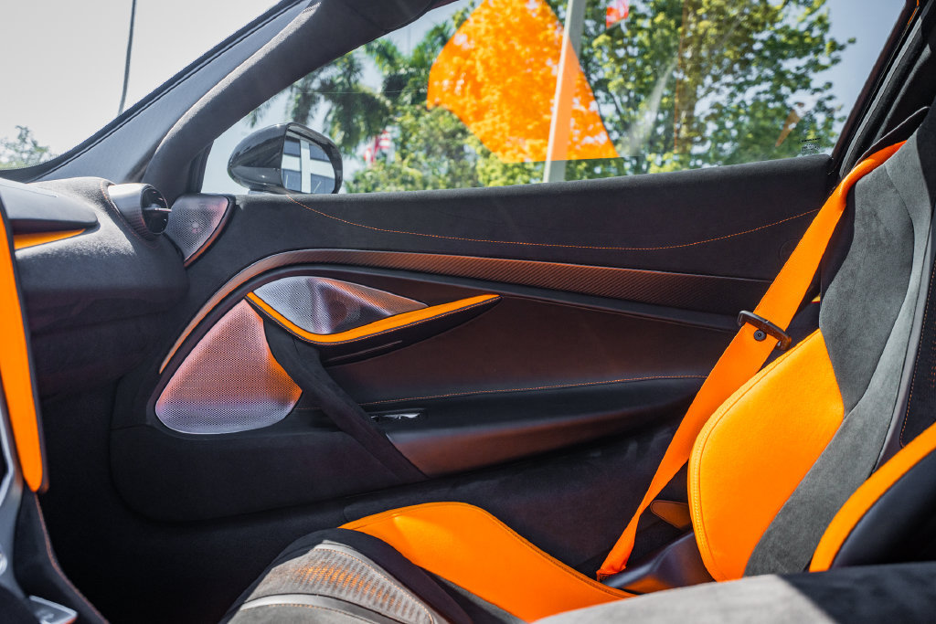 Used 2024 McLaren 750S RWD image 28