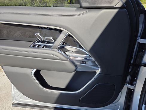 New 2025 Land Rover Range Rover SE image 16