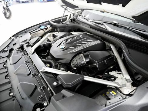 Used 2022 BMW X5 M50i w/ Executive Package image 45