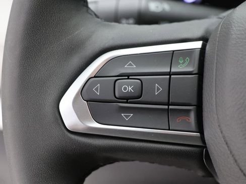 Used 2025 Jeep Compass Limited AWD/4WD image 18
