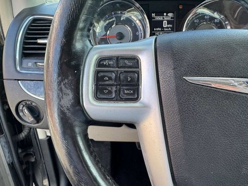 Used 2015 Chrysler Town & Country Touring w/ Driver Convenience Group image 17