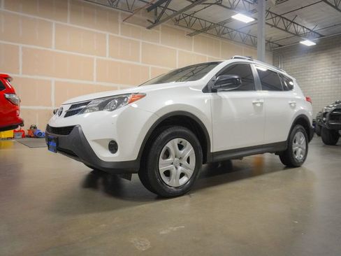 Used 2014 Toyota RAV4 LE AWD/4WD image 2