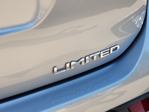 Used 2021 Toyota Highlander Limited FWD image 41