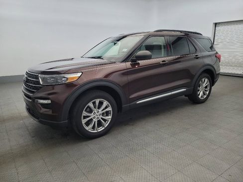 Used 2020 Ford Explorer XLT w/ Equipment Group 202A image 2
