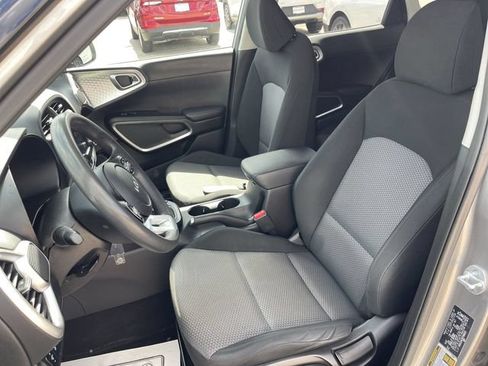 Used 2023 Kia Soul LX FWD image 11