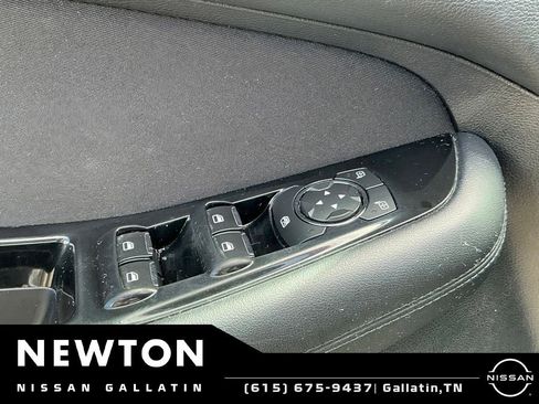 Used 2017 Ford Edge SEL w/ Class II Trailer Tow Package FWD image 12