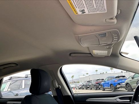 Used 2017 Ford Fusion SE w/ Fusion SE Technology Package FWD image 12