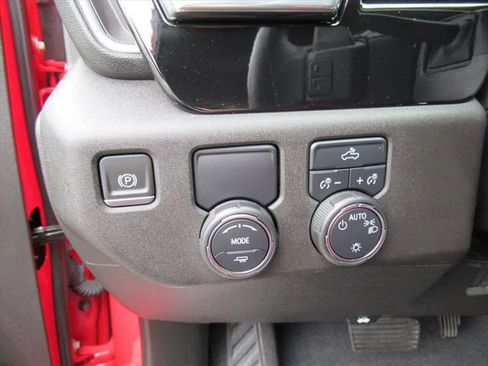 Used 2022 Chevrolet Silverado 1500 LT w/ Protection Package RWD image 18