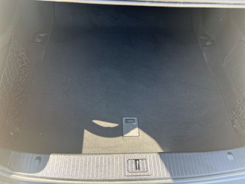 Used 2014 Mercedes-Benz E 350 4MATIC Sedan image 32