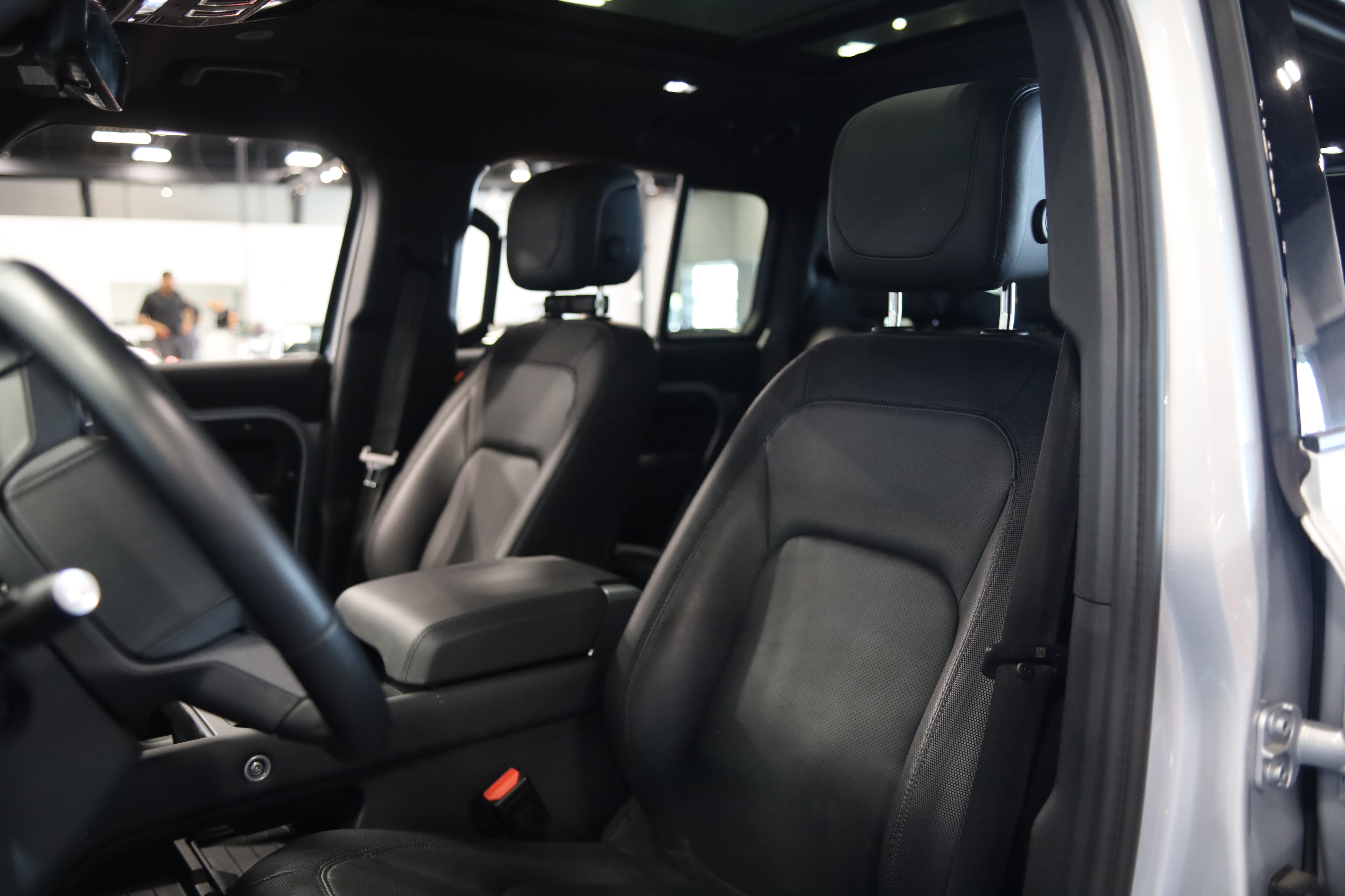 Used 2024 Land Rover Defender 130 X-Dynamic SE AWD/4WD image 13