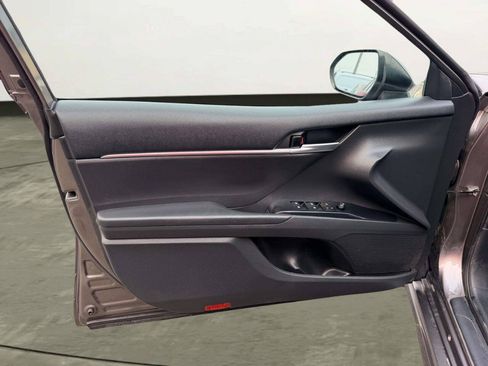 Used 2020 Toyota Camry SE w/ Convenience Package FWD image 14