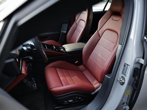 New 2026 Porsche Panamera 4 image 5