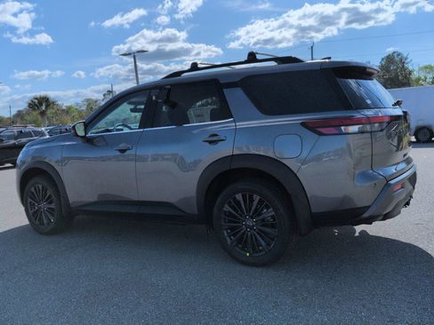 New 2026 Nissan Pathfinder SL image 7