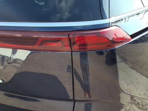 Used 2023 Kia Carnival LX image 9