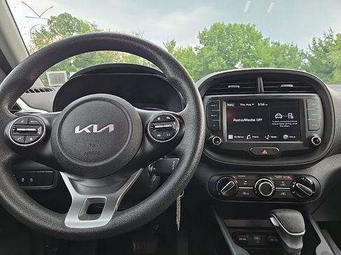 Certified 2023 Kia Soul LX FWD image 9