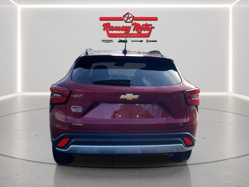 Used 2025 Chevrolet Trax LT w/ LT Convenience Package FWD image 4