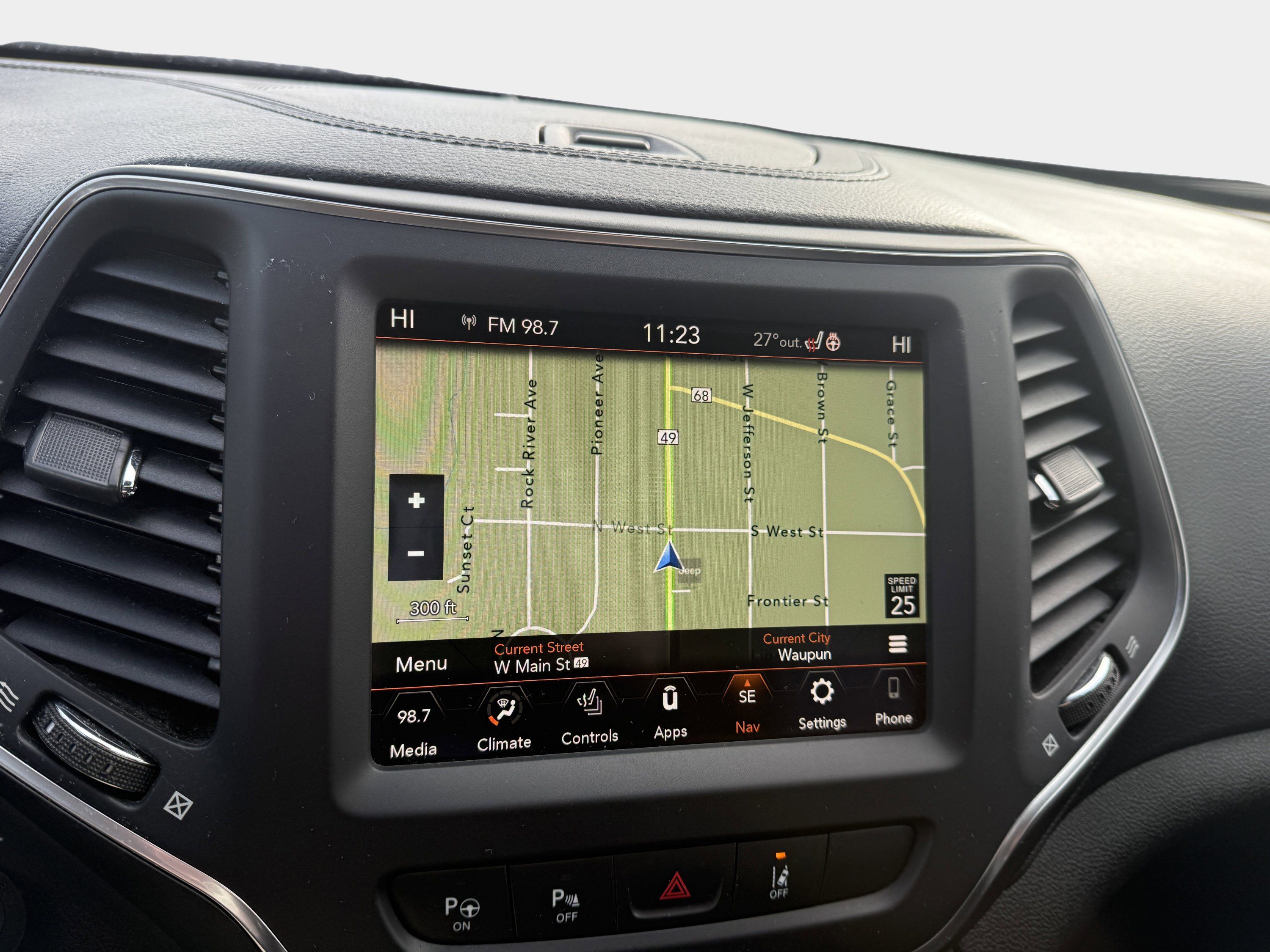 Used 2023 Jeep Cherokee Altitude Lux AWD/4WD image 26