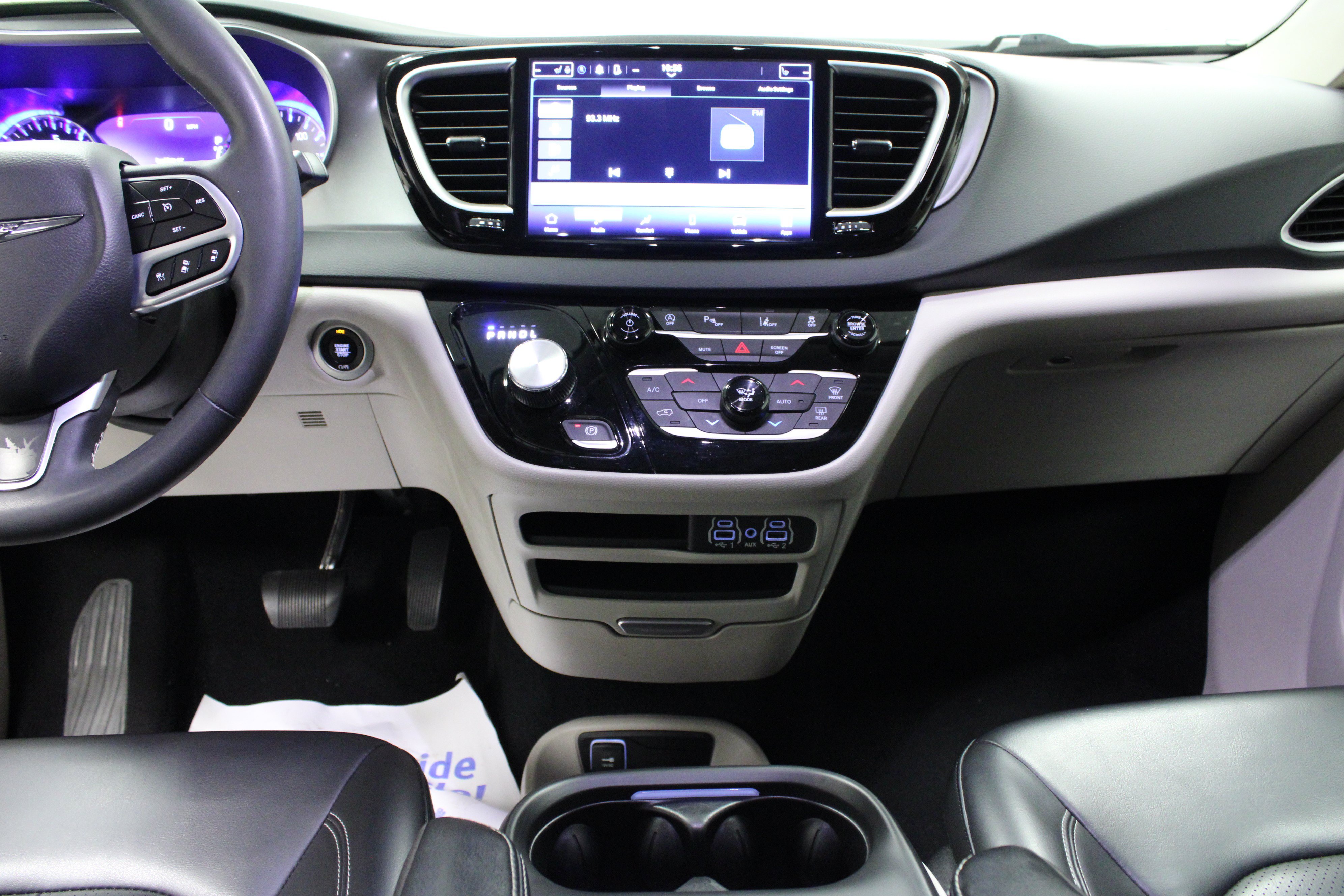 Used 2023 Chrysler Pacifica Touring-L FWD image 19