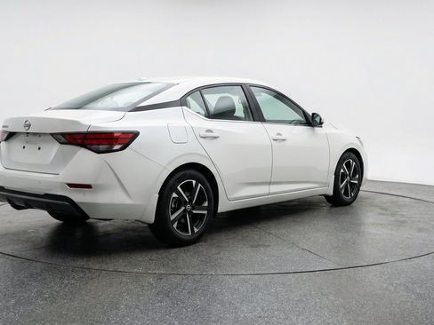 Used 2025 Nissan Sentra SV FWD image 9