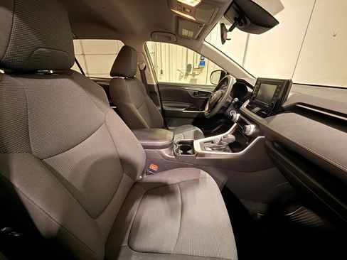 Used 2021 Toyota RAV4 LE image 25