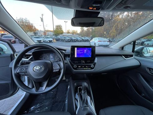 Used 2025 Toyota Corolla LE image 29